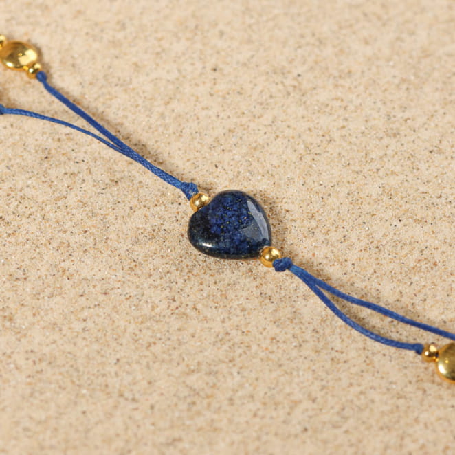 Sautoir Romantico doré, perles bleu marine et pendentif central, touche bohème