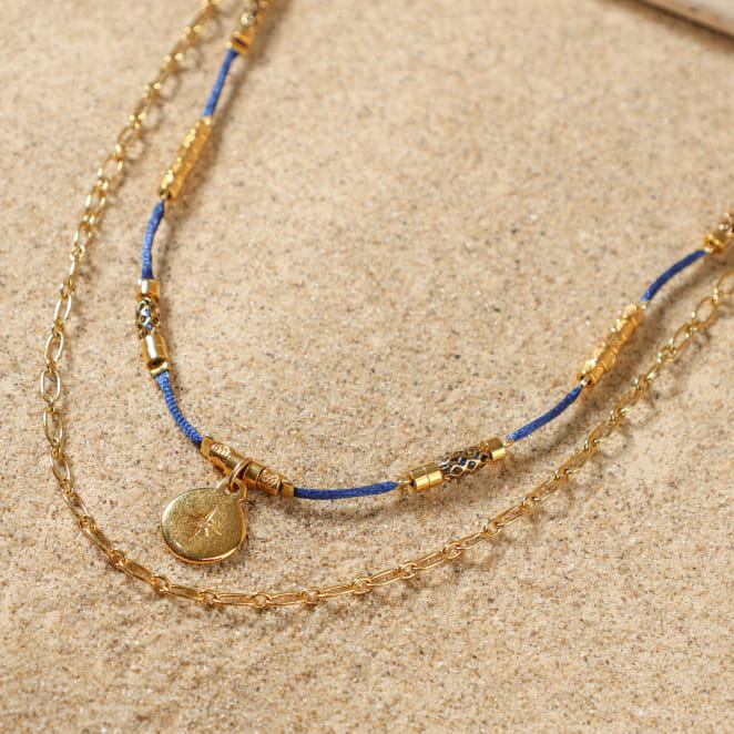 Collier Sourpi doré à l’or fin et perle bleu marine, bijou artisanal français au style marin chic