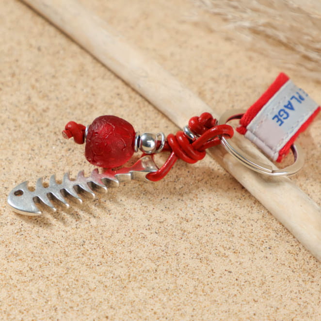 Porte-clés Amat rouge vif avec éléments argentés, création française faite main