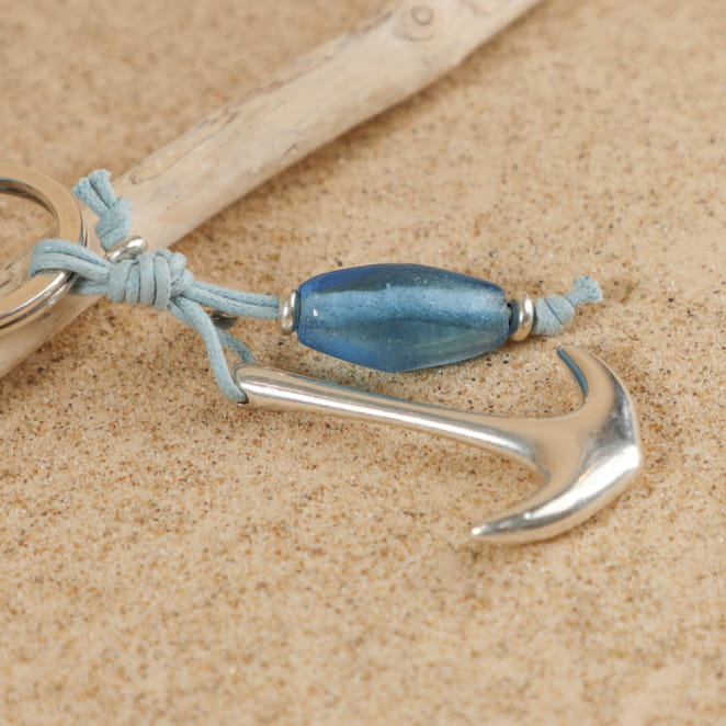 Porte-clés Bourcefranc argenté avec cordon bleu ciel et breloques marines – création artisanale