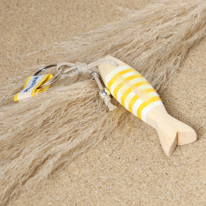 Porte-clés Colin en métal plaqué argent et cordage jaune, création artisanale française.