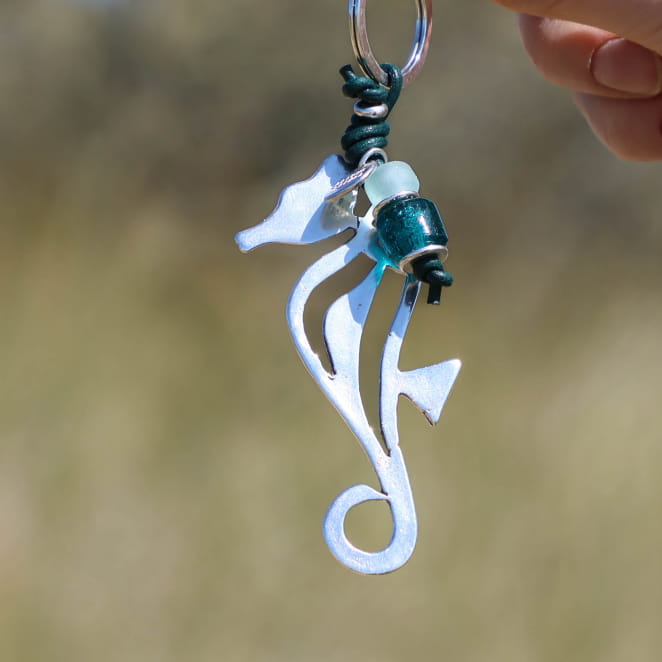 porte-clés Kuda argenté vert, création artisanale française