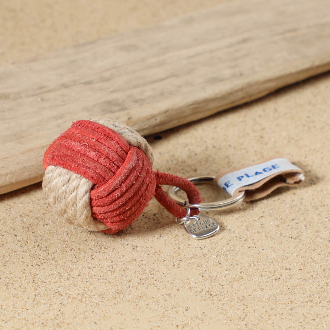 Porte-clés Luz en métal argenté avec corde rouge tressée, fabrication artisanale française