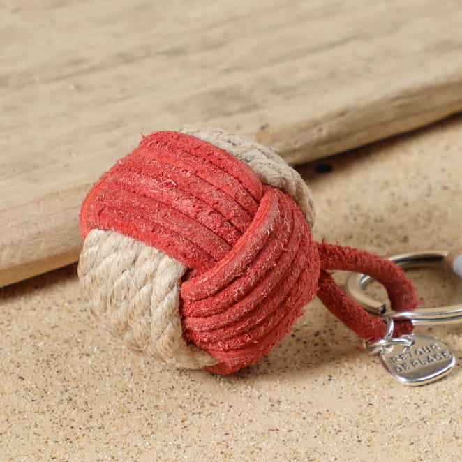 Porte-clés Luz argenté avec cordage rouge marin, fait main en France