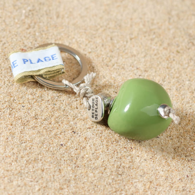 Porte-clés Olive vert avec finitions argentées, fait main en France