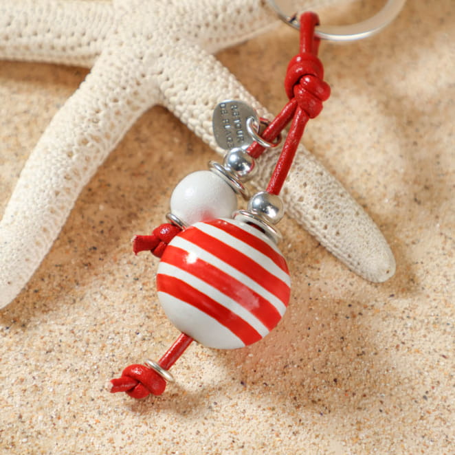 Porte-clés Yann rouge vif avec éléments argentés, fait main en France