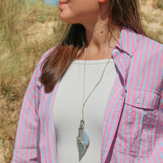 sautoir Autruche argenté lin, bijou artisanal fait main en France