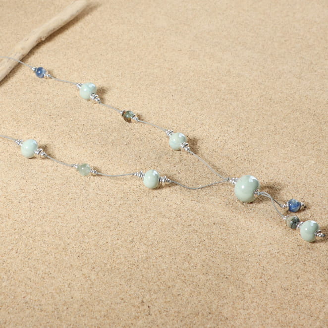 Sautoir Vendée en métal plaqué argent et perles vert d’eau, bijou artisanal français raffiné