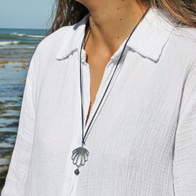 Découvrez Vénus, un bijou inspiré de l’océan fabriqué artisanalement sur l’île d’Oléron.