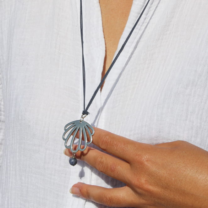 Découvrez Vénus, un bijou inspiré de l’océan fabriqué artisanalement sur l’île d’Oléron.