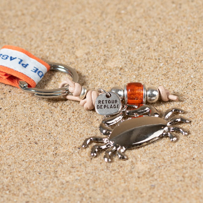 Les bijoux Retour de plage sont des bijoux fantaisie authentiques et uniques faits de perles naturelles qui racontent une histoire de nature ou d’océan à partager en famille ou entre amis.