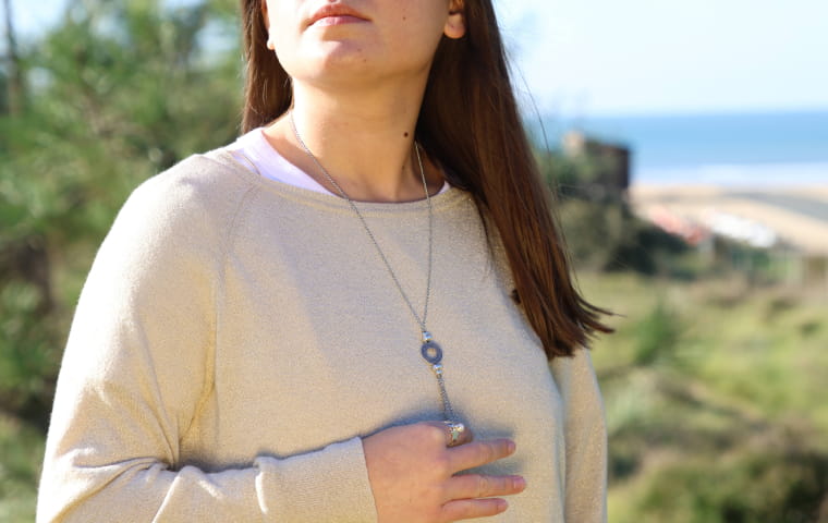 Collier argenté et festif : lequel porter pour les fêtes ?