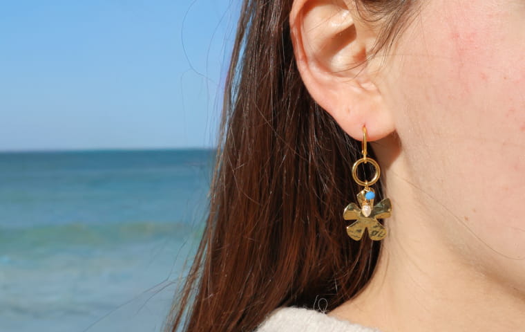 Boucles d’oreilles fleur : une idée cadeau pour la fête des mères
