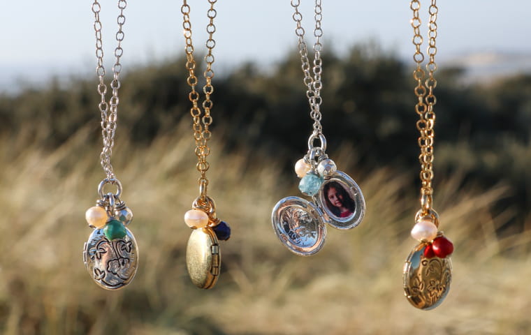 Craquez pour un collier personnalisé pour fêter nos mamies