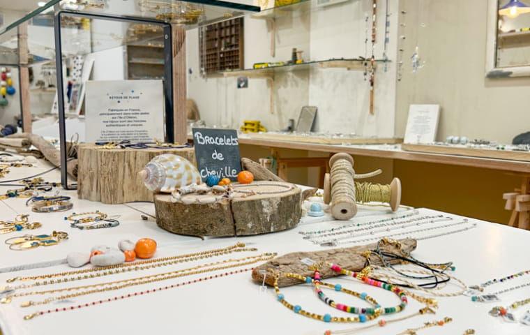 Des bracelets de cheville en perles pour un été coloré !