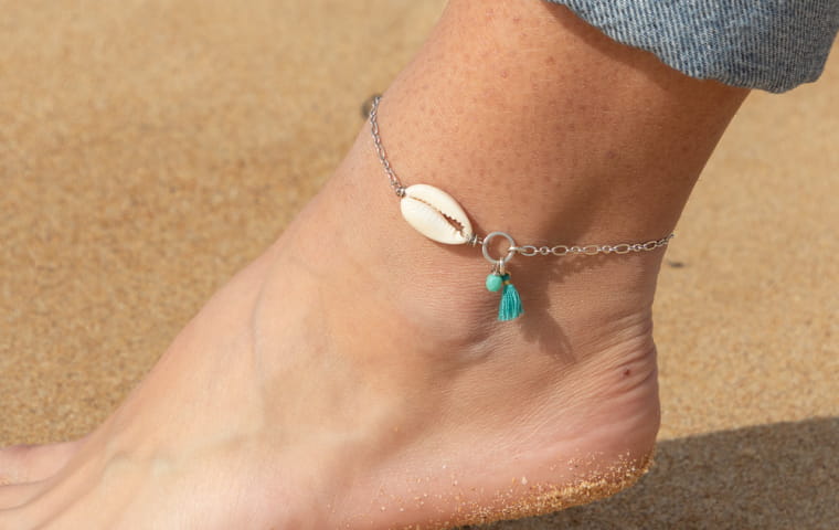Un bracelet de cheville à porter cet été !
