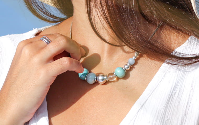 Colliers de perles à porter cet été ☀️