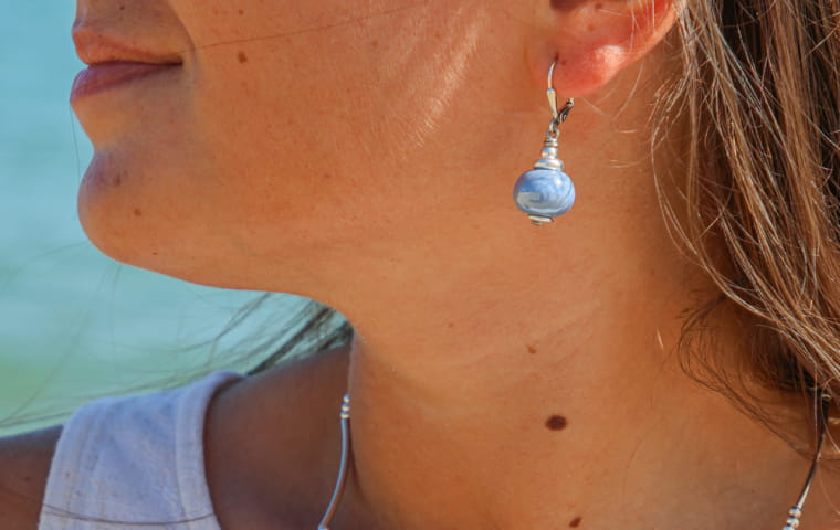 Boucle d'oreille dormeuse : un bijou à (s') offrir !