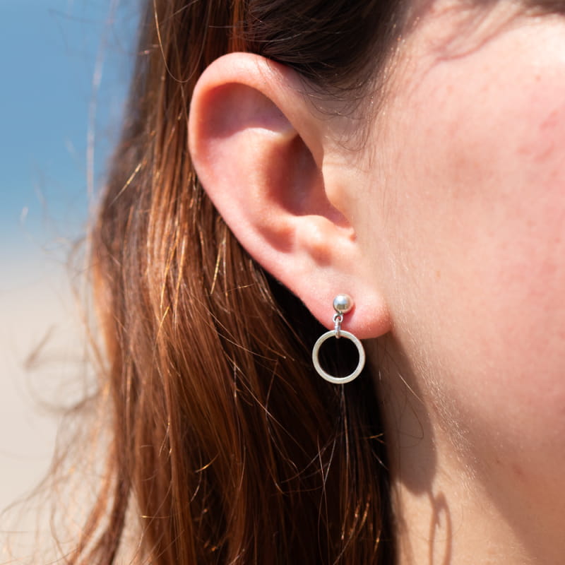 Boucles D'oreilles Rondes Argenté Avec Strass - Attache Clous, Nickel, Neuf Sans Emballage - Bijou Fantaisie Femme