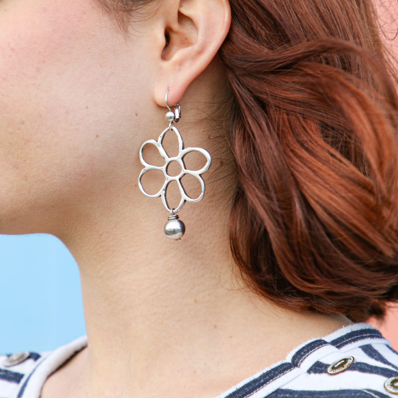Boucles D'oreilles Anneaux Avec Fleurs - Métal Argenté Sans Nickel - Neuf Avec étiquettes