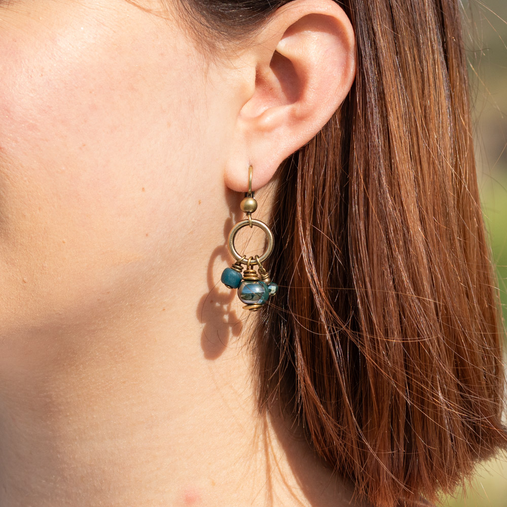 Boucles D'oreilles Pendantes Artisanales En Corail Rouge – Femme