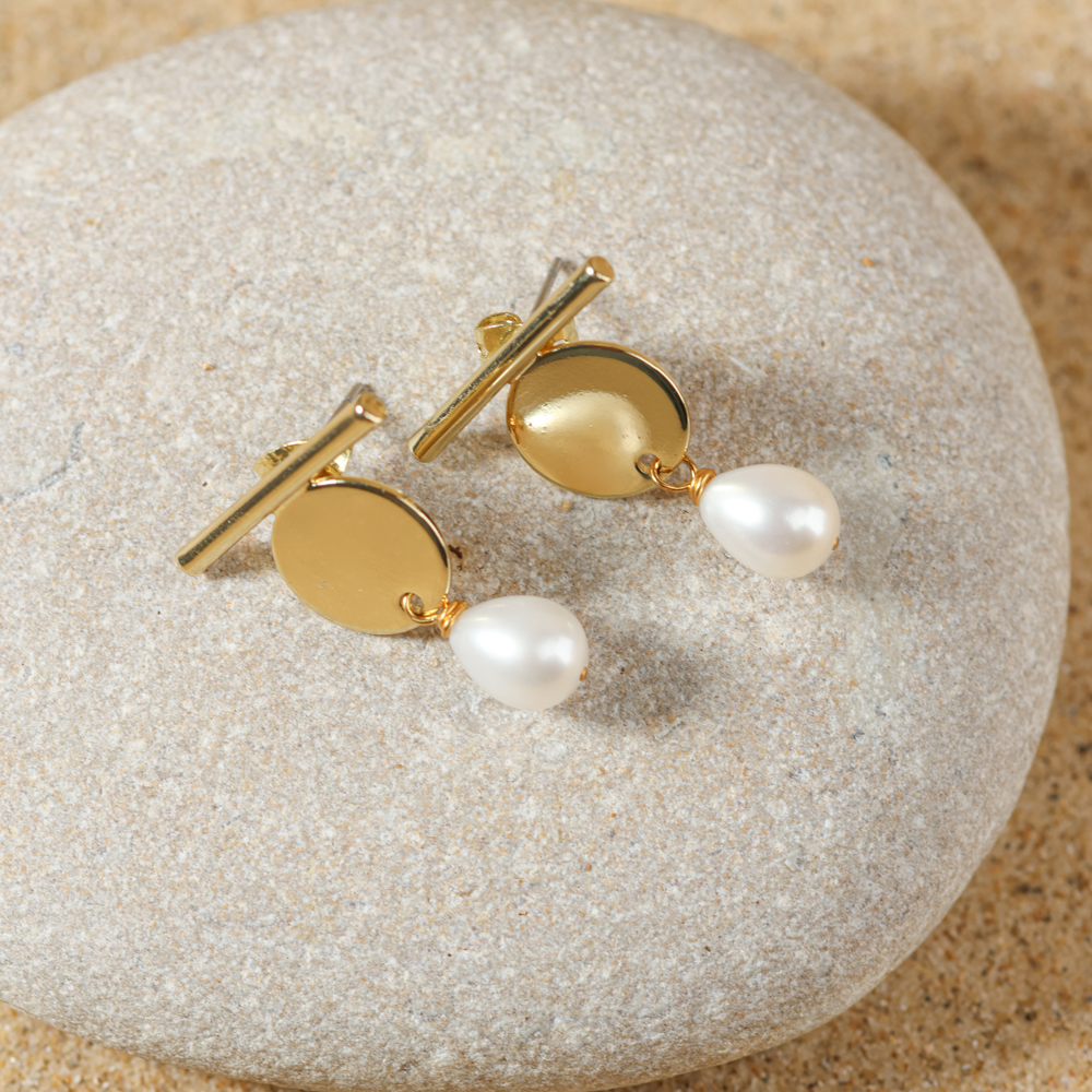 Boucles D'oreilles Clips Dorées POGGI Paris - Cabochon Blanc, Occasion, Dorure Passée